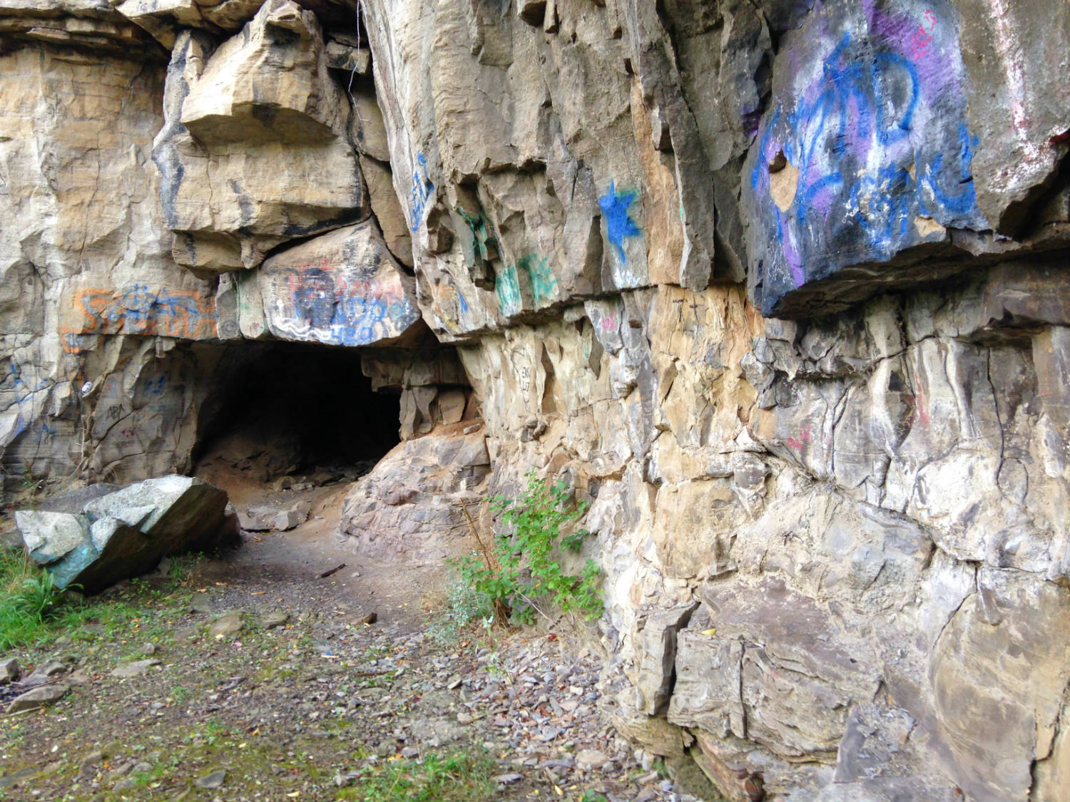 Devil's Hole Cave - Niagara Falls, NY USA