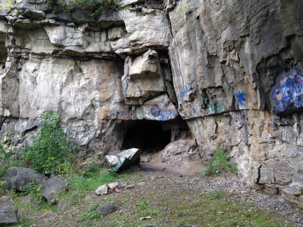 Devil's Hole Cave - Niagara Falls, NY USA