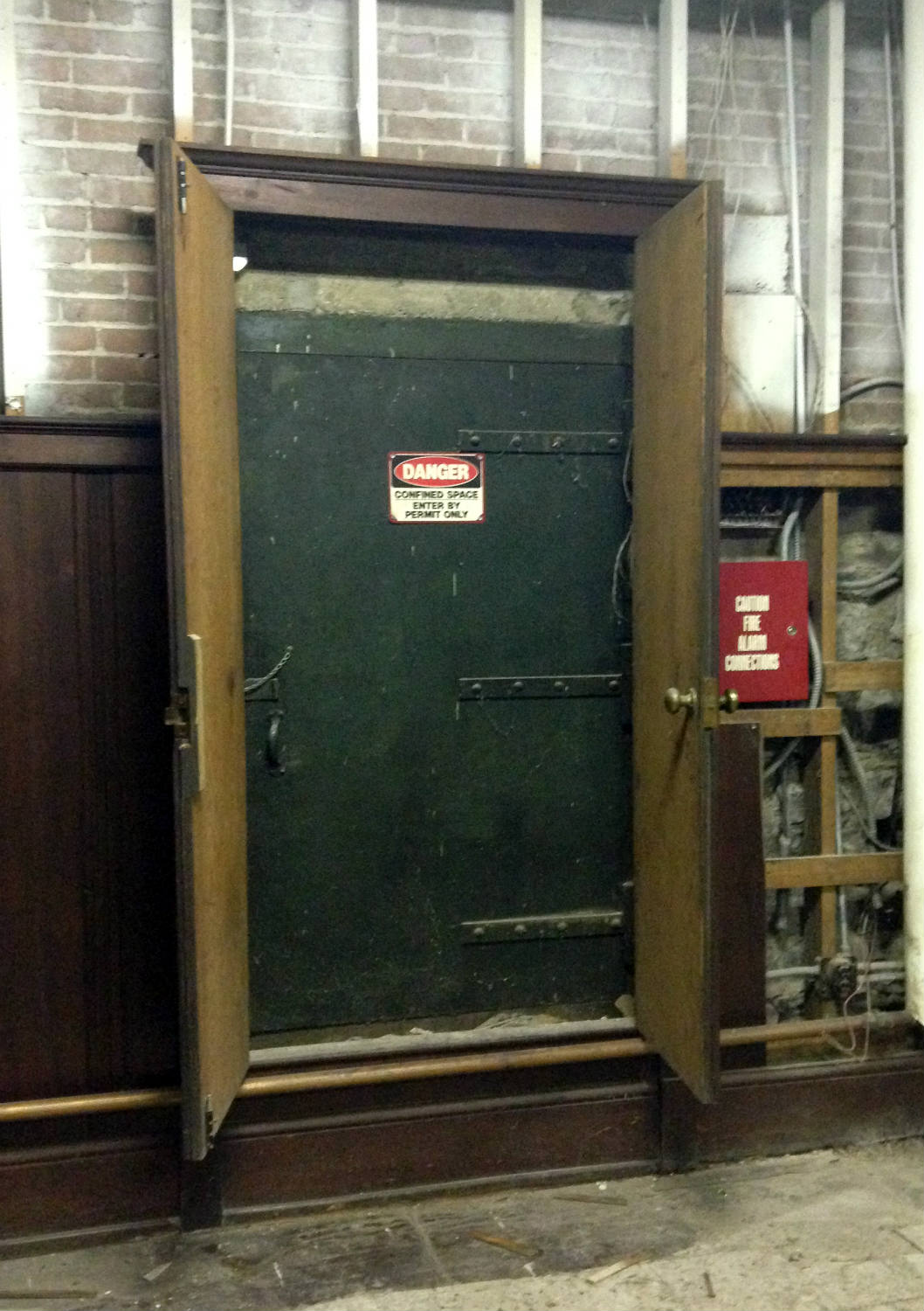 Door Sign: Danger Confined Space Enter Only By Permit