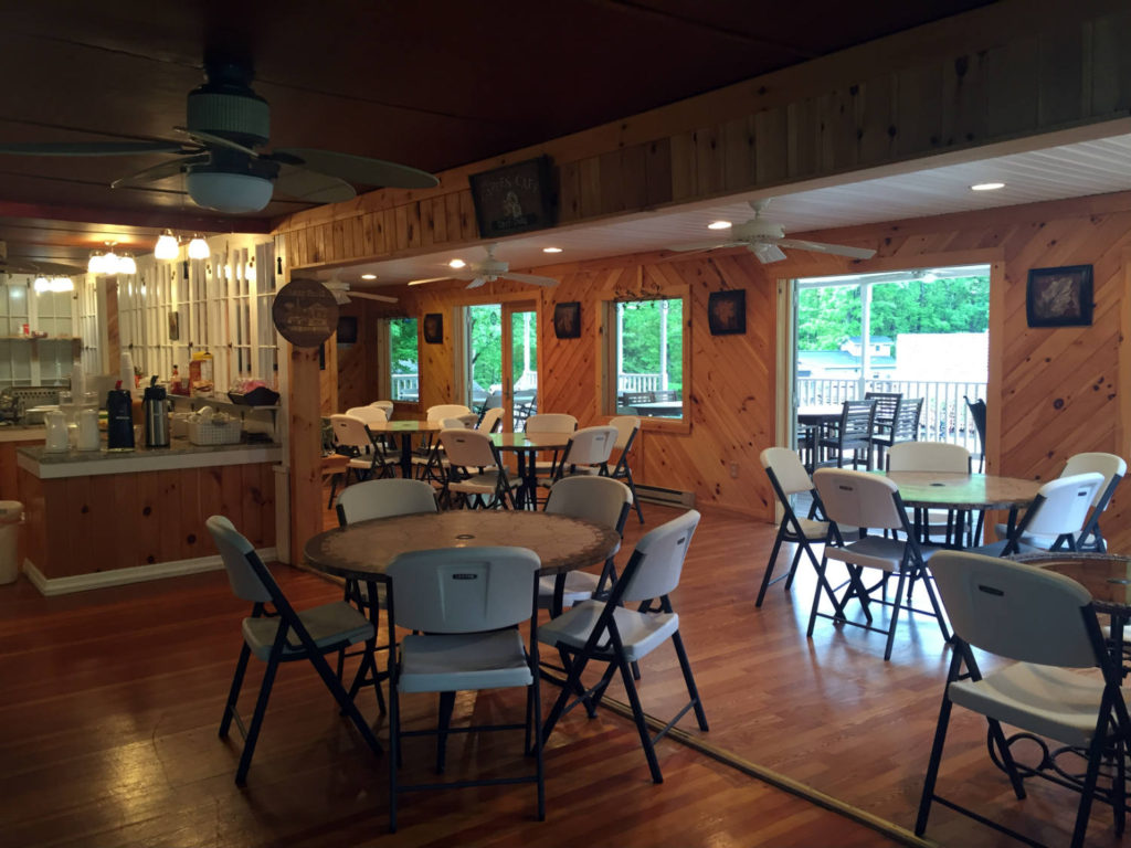 Dining Area in the Lazy Pond Bed and Breakfast in Liberty, New York